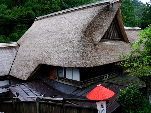 宿坊　東馬場の茅葺屋根