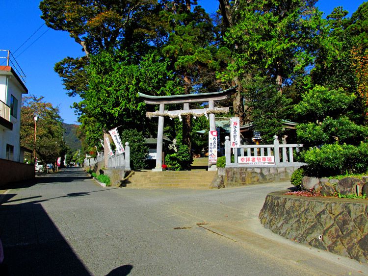 比々多神社前