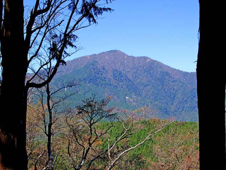 高取山からは正面に額縁のように大山が見える