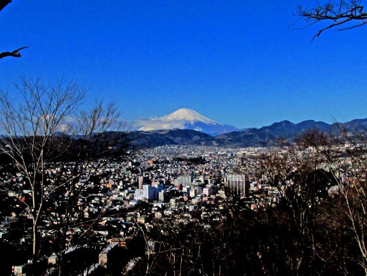 浅間山からの富士山と高松山（富士山から右の最初の峰）