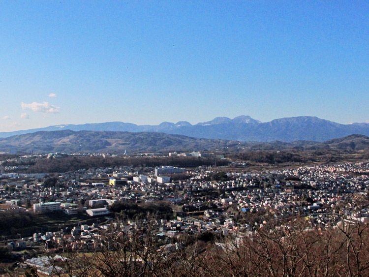 権現山展望台からの箱根連山（中央が二子山、駒ヶ岳、神山、緩やかな明神が岳）