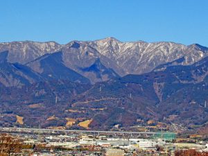 渋沢丘陵からの丹沢。中央が塔ノ岳