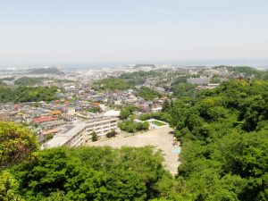 展望台からの眺め（鷹取小学校と湘南鷹取住宅街）